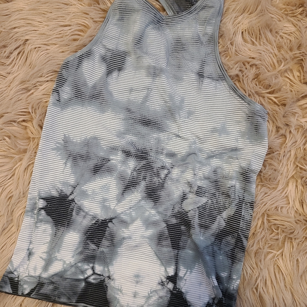 Lululemon Swiftly Tech Tank 2.0 - Picture 2 of 4